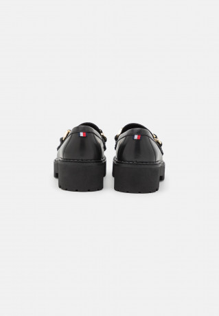 Tommy Hilfiger CHAIN CHUNKY LOAFER Slip-ons black ЛОФЕРЫ НА ЦЕПОЧКЕ Слипоны черный
