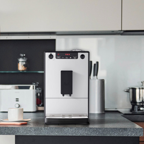 Melitta Melitta Kaffeevollautomat Solo 950-666, Pure Silver, aromatischer Kaffee Espresso bei nur 20 cm Breite Полностью автоматическая кофемашина Melitta Solo 950-666, Pure Silver, ароматный кофе эспрессо шириной всего 20 см.