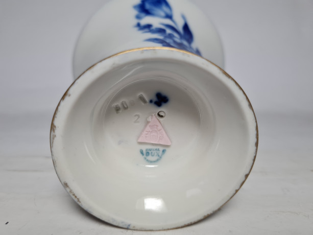 Royal Dux Tschechoslowakei Ваза для цветов с синим ободком и цветочным рисунком, 9,5см, Чехословакия, 1970-80гг.