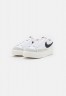 Nike Sportswear W BLAZER LOW PLATFORM Sneaker low white/black/sail/team orange W BLAZER LOW PLATFORM Низкие кроссовки женские белый/черный/парус/командно-оранжевый