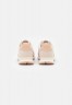 Nike Sportswear INTERNATIONALIST Sneaker low pearl white/bio beige/summit white INTERNATIONALIST Низкие кроссовки женские жемчужно-белый/био-бежевый/белая вершина