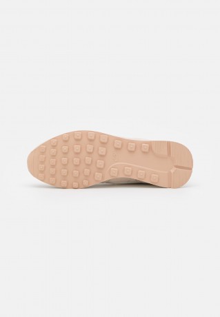 Nike Sportswear INTERNATIONALIST Sneaker low pearl white/bio beige/summit white INTERNATIONALIST Низкие кроссовки женские жемчужно-белый/био-бежевый/белая вершина