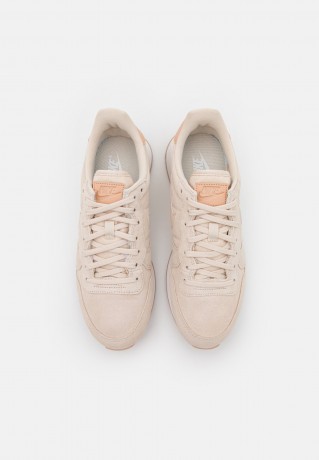 Nike Sportswear INTERNATIONALIST Sneaker low pearl white/bio beige/summit white INTERNATIONALIST Низкие кроссовки женские жемчужно-белый/био-бежевый/белая вершина