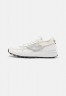 Nike Sportswear W WAFFLE ONE ESS Sneaker low summit white/metallic silver/sail/black W WAFFLE ONE ESS кроссовки женские низкие вершина белый/серебристый металлик/парус/черный