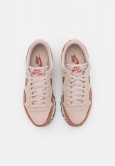 Nike Sportswear AIR PEGASUS 83 UNISEX Sneaker low fossil stone/canyon rust/fossil rose AIR PEGASUS 83 UNISEX Низкие кроссовки женские ископаемый камень / каньонная ржавчина / ископаемая роза