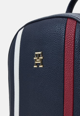 Tommy Hilfiger EMBLEM BACKPACK Rucksack space blue РЮКЗАК &amp;quot;ЭМБЛЕМА&amp;quot; Рюкзак космический синий
