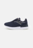 Tommy Hilfiger ELEVATED FEMININE RUNNER Trainers space blue ELEVATED FEMININE RUNNER — Кроссовки космический синий
