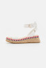 Tommy Hilfiger LOW WEDGE  Espadrilles ecru НИЗКАЯ КЛЕТКА Эспадрильи экрю