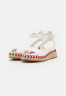Tommy Hilfiger LOW WEDGE  Espadrilles ecru НИЗКАЯ КЛЕТКА Эспадрильи экрю