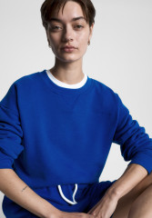 Tommy Hilfiger LOGO EMBROIDERY TERRY Sweatshirt ultra blue LOGO EMBROIDERY TERRY Толстовка ультра синий