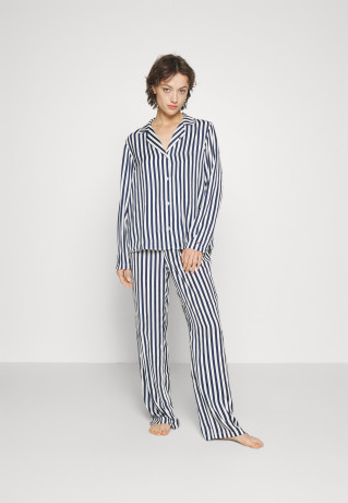 Tommy Hilfiger SATIN LONG SLEEVE PJ SET Pyjamas desert sky АТЛАСНАЯ ПИЖА С ДЛИННЫМИ РУКАВАМИ Пижамы небо пустыни