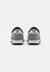 Nike Sportswear AIR PEGASUS 83 UNISEX Sneaker low black/phantom/cool grey AIR PEGASUS 83 UNISEX Низкие кроссовки женские черный/фантомный/холодный серый