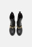 Tommy Hilfiger MONOCHROMATIC CHELSEA BOOT CHAIN Platform boots black MONOCHROMATIC CHELSEA BOOT CHAIN - Ботинки на платформе черный