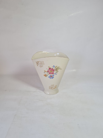Ваза винтажная Bareuther Bavaria в форме кулька с цветочным декором, фарфор, 17 см, Германия, 1970-80гг.