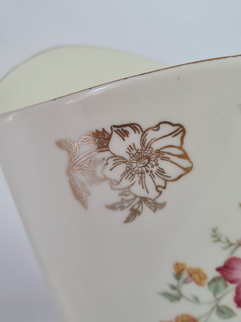 Ваза винтажная Bareuther Bavaria в форме кулька с цветочным декором, фарфор, 17 см, Германия, 1970-80гг.