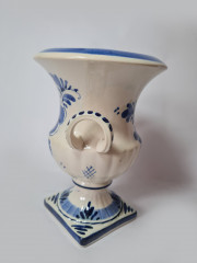 Delft Blau Holland Ваза с двумя ручками и цветочным рисунком в синих тонах, дельфтский фарфор, 18,5см x 11см, Голландия, 1960-70гг.