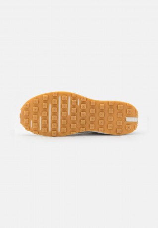 Nike Sportswear W WAFFLE ONE SE 2 Sneaker low phantom/light silver/white/light brown/sanddrift W WAFFLE ONE SE 2 кроссовки женские низкие фантом/светло-серебристый/белый/светло-коричневый/песочный песок