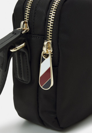 Tommy Hilfiger POPPY CROSSOVER Across body bag black POPPY CROSSOVER Сумка через плечо черный