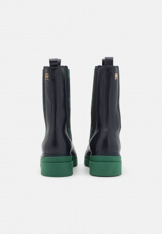 Tommy Hilfiger MONOCHROMATIC CHELSEA BOOT Platform boots space blue MONOCHROMATIC CHELSEA BOOT Ботинки на платформе космический синий