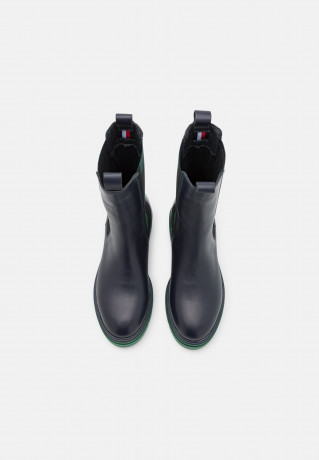 Tommy Hilfiger MONOCHROMATIC CHELSEA BOOT Platform boots space blue MONOCHROMATIC CHELSEA BOOT Ботинки на платформе космический синий