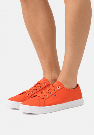 Tommy Hilfiger ESSENTIAL VULCANIZED Trainers deep orange ESSENTIAL VULCANIZED Кроссовки темно-оранжевый