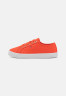 Tommy Hilfiger ESSENTIAL VULCANIZED Trainers deep orange ESSENTIAL VULCANIZED Кроссовки темно-оранжевый