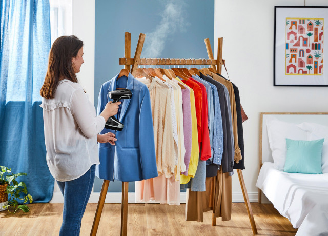 Tefal Tefal Dampfburste DT8250 Access Steam Force, 2000 W, kraftvolle Dampfleistung, 25 Sekunden Aufheizzeit Паровая щетка Tefal DT8250 Access Steam Force, 2000 Вт, мощная подача пара, время нагрева 25 секунд.