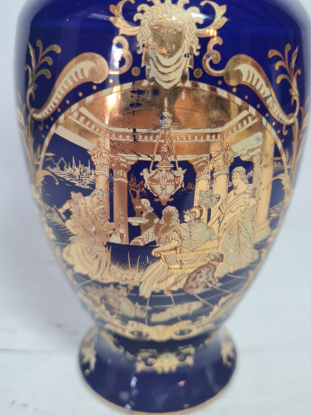 Ваза винтажная Feinstes Chinesischer Porzellan темно-синяя с золотистым декором, ручная работа, фарфор, 21 см, Китай, 1960-70гг.