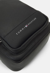 Tommy Hilfiger ESSENTIAL MINI REPORTER UNISEX Across body bag black ESSENTIAL MINI REPORTER UNISEX Сумка через плечо черный