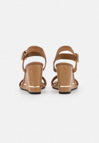 Tommy Hilfiger HARDWARE WEDGE  Clogs summer cognac АППАРАТНЫЙ КЛИН Сабо летний коньяк