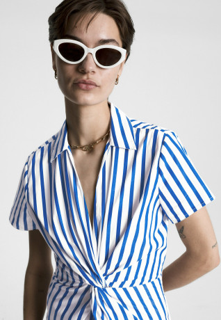 Tommy Hilfiger STRIPE POPLIN TWIST FRONT Shirt dress banker stp ultra blue STRIPE POPLIN TWIST FRONT Платье-рубашка банкир стп ультра синий