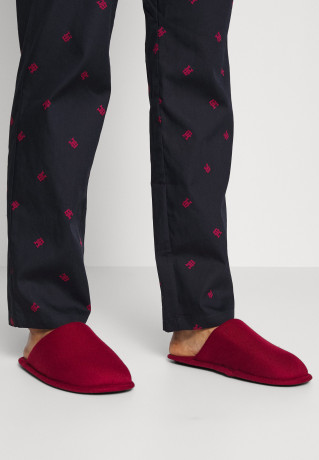 Tommy Hilfiger GIFTBOX TEE & SLIPPERS SET Pyjamas ivory НАБОР ЧАЯ И ТАПОЧЕК ПОДАРОЧНАЯ КОРОБКА пижама слоновая кость