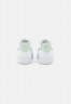 Nike Sportswear AIR FORCE 1 Sneaker low white/green glow/light bone AIR FORCE 1 Низкие кроссовки женские белое/зеленое свечение/светлая кость