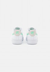 Nike Sportswear AIR FORCE 1 Sneaker low white/green glow/light bone AIR FORCE 1 Низкие кроссовки женские белое/зеленое свечение/светлая кость