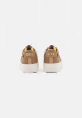 Nike Sportswear W BLAZER LOW PLATFORM Sneaker low dark driftwood/sail W BLAZER LOW PLATFORM Низкие кроссовки женские темная коряга/парус