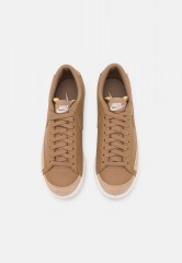 Nike Sportswear W BLAZER LOW PLATFORM Sneaker low dark driftwood/sail W BLAZER LOW PLATFORM Низкие кроссовки женские темная коряга/парус