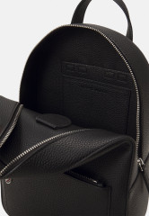 Tommy Hilfiger EMBLEM BACKPACK Rucksack black РЮКЗАК &amp;quot;ЭМБЛЕМА&amp;quot; Рюкзак черный