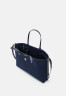 Tommy Hilfiger ICONIC TOMMY TOTE Tote bag space blue ICONIC TOMMY TOTE Сумка-тоут космический синий