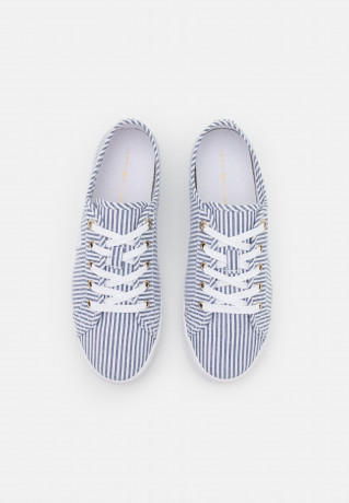 Tommy Hilfiger ESSENTIAL Trainers bluecoast ESSENTIAL Кроссовки синий берег