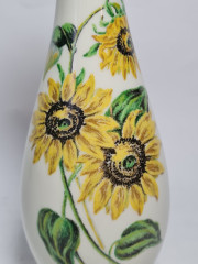 Ваза винтажная  Royal KM Bavaria, белый фарфор с ярким цветочным рисунком &quot;Подсолнухи&quot;, 23 x 7,5 см / 3 см, Германия, 1960-70гг.