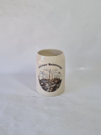 Немецкая пивная кружка винтажная Lusa Porzellan Saarbrucken Bavaria с изображением завода c доменными печами, керамика, 0.5 л, 14 см, Германия, 1960-70гг.