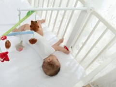 sigikid Holzrack fur Mobile Деревянная стойка для мобильного