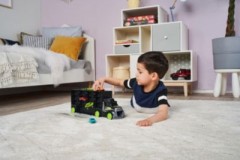 Dickie Toys Small Truck Carry Case mit Rampe im Mitnehmkoffer inkl. 4 Die-Cast-Fahrzeuge Переносной кейс для небольших грузовиков с рампой в переносном кейсе, включая 4 литых автомобиля.