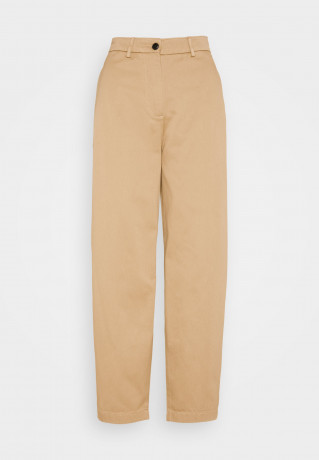 Tommy Hilfiger BALLOON CASUAL PANT Chinos beige ПОВСЕДНЕВНЫЕ БРЮКИ BALLOON Брюки чинос бежевый