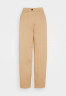 Tommy Hilfiger BALLOON CASUAL PANT Chinos beige ПОВСЕДНЕВНЫЕ БРЮКИ BALLOON Брюки чинос бежевый