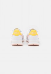 Nike Sportswear INTERNATIONALIST Sneaker low white/arctic orange/sail/orange pearl INTERNATIONALIST Низкие кроссовки женские белый/арктический апельсин/парус/оранжевый жемчуг