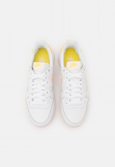 Nike Sportswear INTERNATIONALIST Sneaker low white/arctic orange/sail/orange pearl INTERNATIONALIST Низкие кроссовки женские белый/арктический апельсин/парус/оранжевый жемчуг