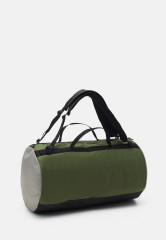 Tommy Hilfiger URBAN ESSENTIAL BARREL BAG UNISEX Holdall mentor green СУМКА URBAN ESSENTIAL BORREL BAG УНИСЕКС — дорожная сумка наставник зеленый