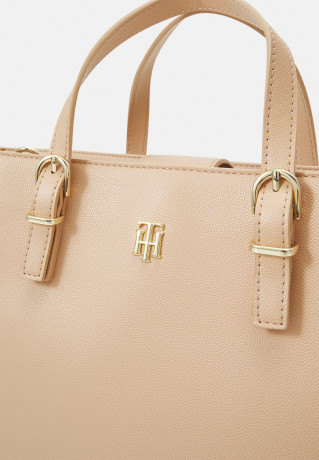 Tommy Hilfiger TIMELESS WORK Handbag sandrift TIMELESS WORK сумка песчаный нанос