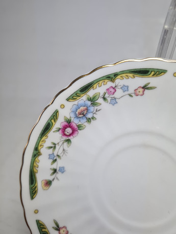 Белая фарфоровая чайная пара с цветочным рисунком и зеленым ободком, Китай, 1960-70гг.